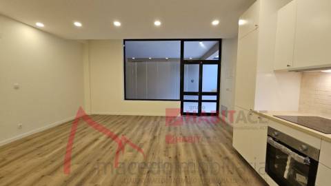 Apartamento T1+ escritório em S. Vicente