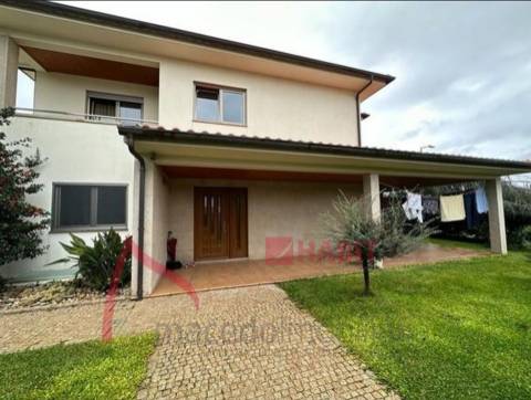 Moradia Individual T3 com piscina em Lomar