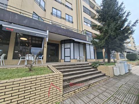 Escritório luminoso e funcional para arrendamento em Braga