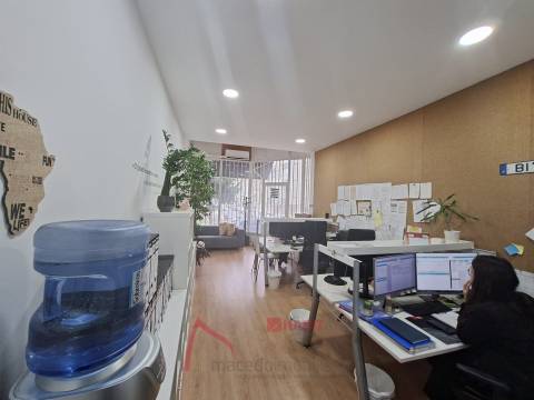 Escritório luminoso e funcional para arrendamento em Braga