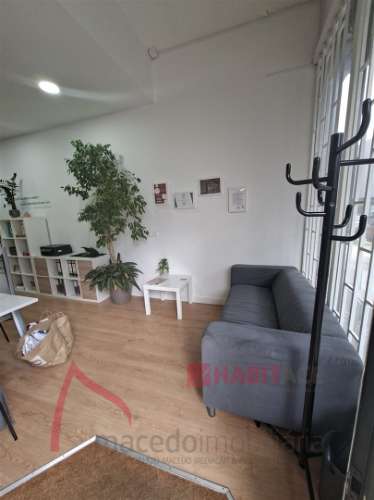 Escritório luminoso e funcional para arrendamento em Braga