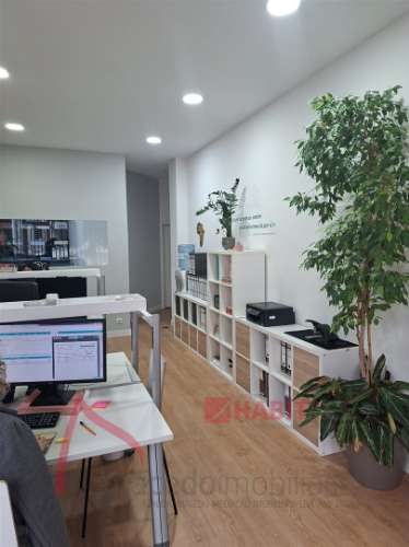 Escritório luminoso e funcional para arrendamento em Braga