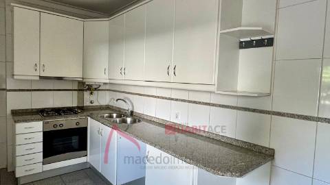 Apartamento T1 para Arrendamento em Lamaçães, Braga