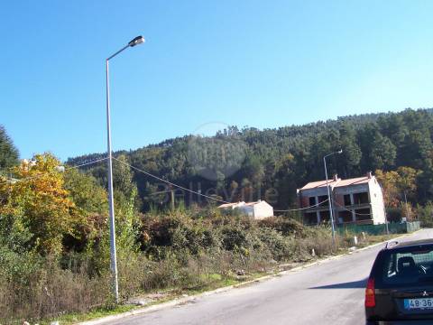 Lotes em Banda, de Gaveto e Individuais em excelente local