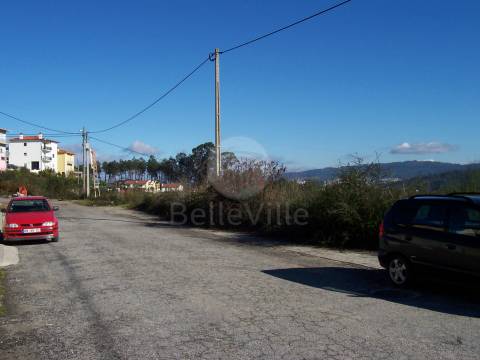 Lotes em Banda, de Gaveto e Individuais em excelente local