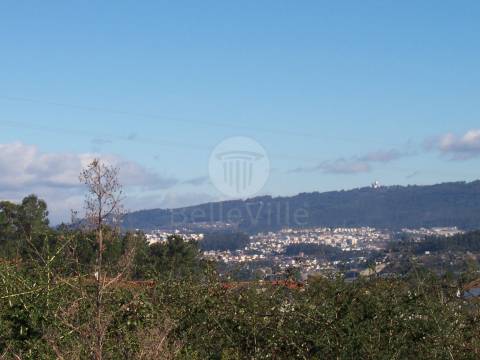 Lotes em Banda, de Gaveto e Individuais em excelente local