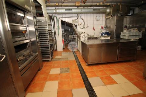 Venda de Pastelaria com Fabrico e Restaurante