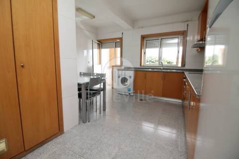 Apartamento T3 Arrendamento em Barcelos, Vila Boa e Vila Frescainha (São Martinho e São Pedro),Barcelos