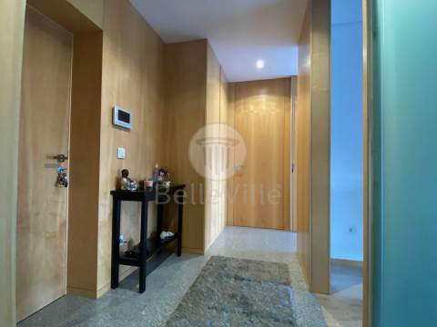 Apartamento T1 remodelado para arrendar