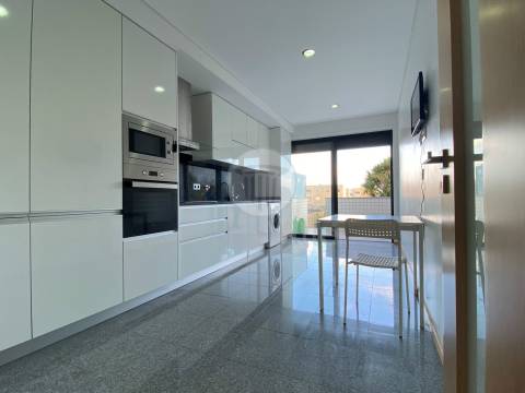 Apartamento T1 remodelado para arrendar