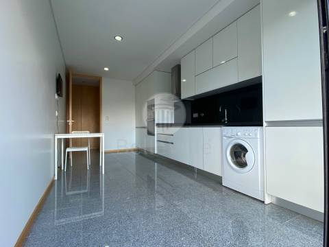 Apartamento T1 remodelado para arrendar