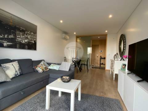 Apartamento T1 remodelado para arrendar