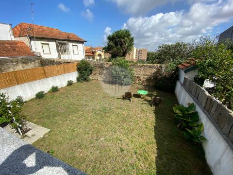 Apartamento T1 remodelado para arrendar