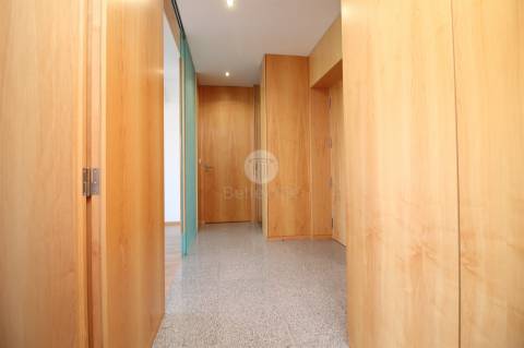 Apartamento T1 remodelado para arrendar