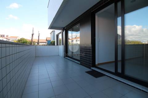 Apartamento T1 remodelado para arrendar