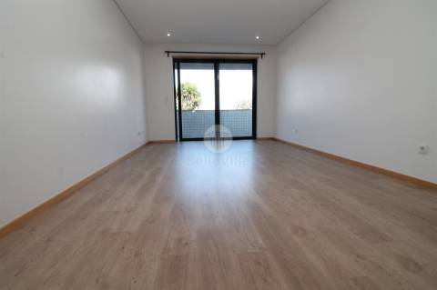 Apartamento T1 remodelado para arrendar