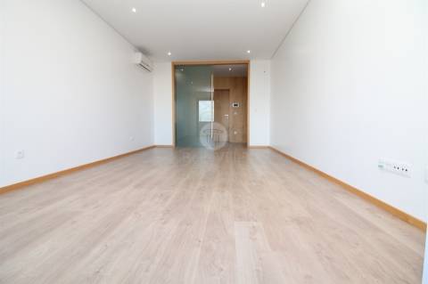 Apartamento T1 remodelado para arrendar