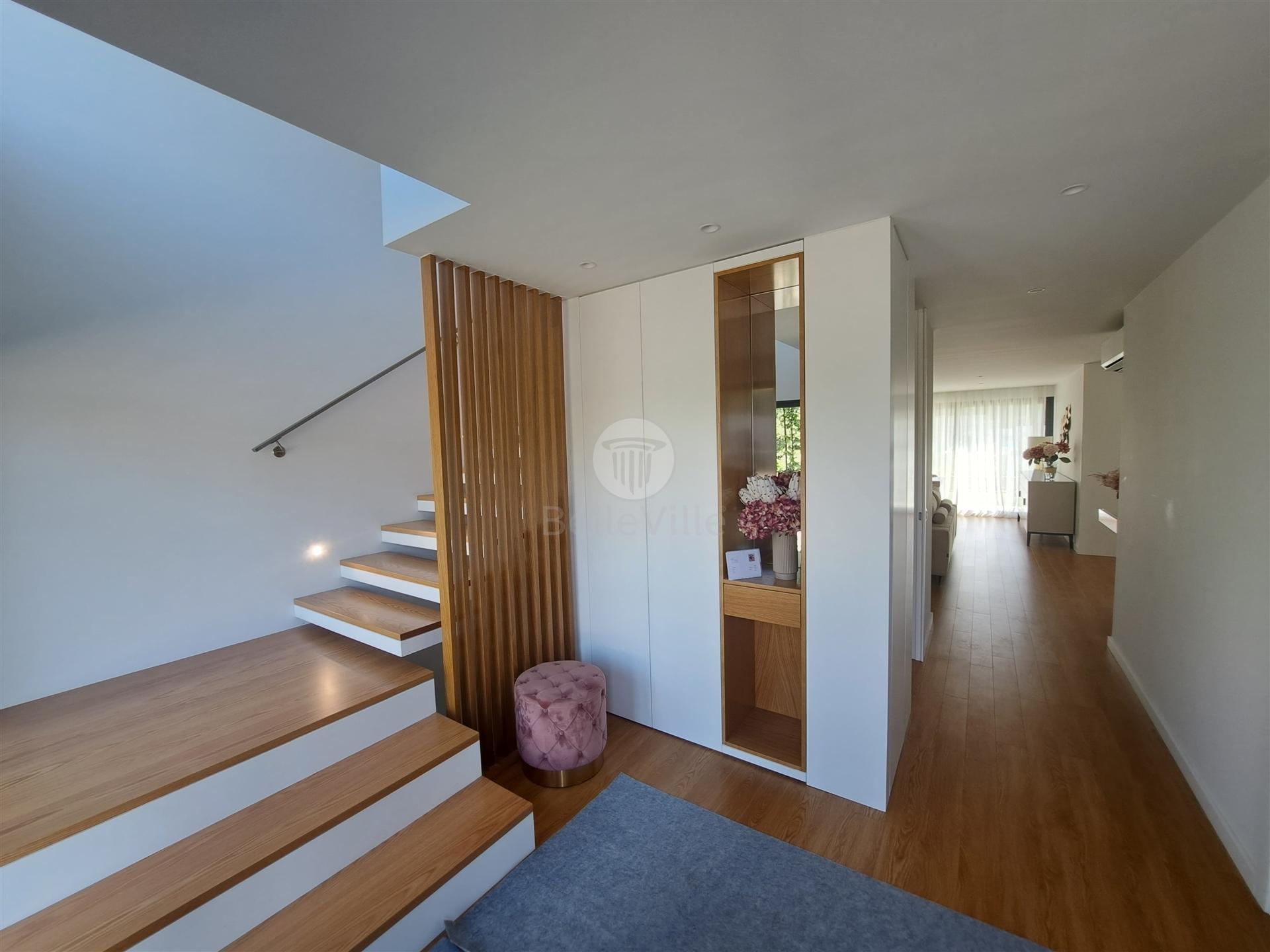 Moradia de gaveto em Palmeira, Braga