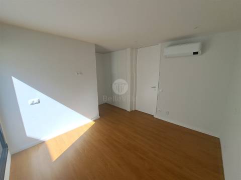 Moradia de gaveto em Palmeira, Braga