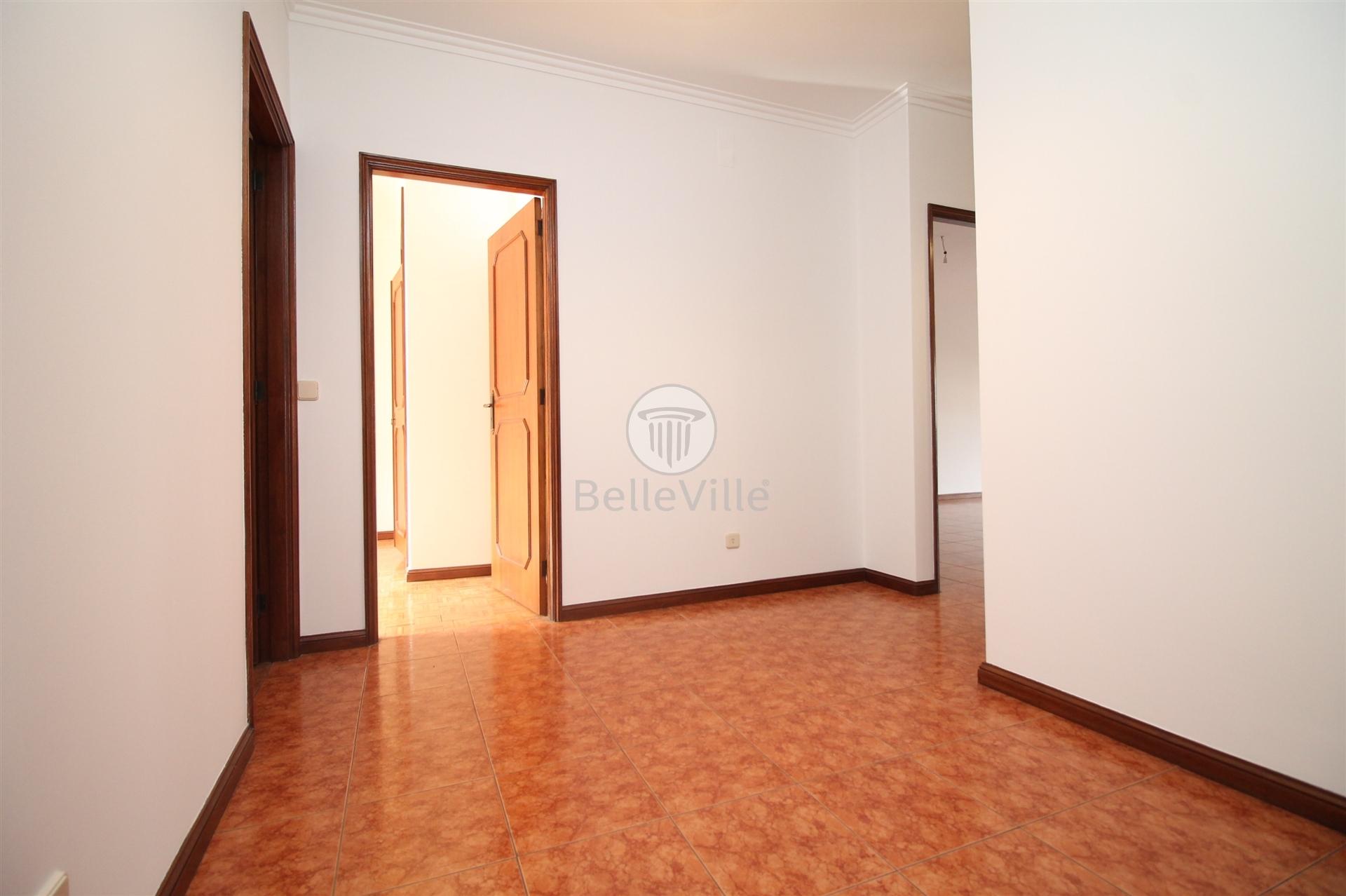 Apartamento T3 para arrendamento.