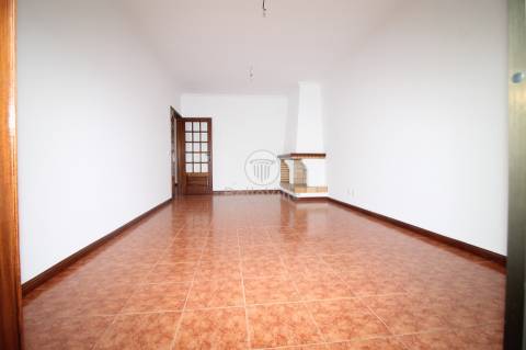 Apartamento T3 para arrendamento.