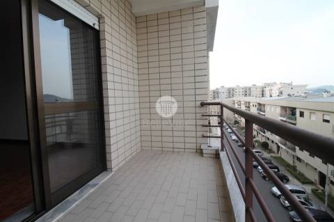 Apartamento T3 para arrendamento.