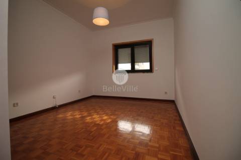 Apartamento T3 para arrendamento.