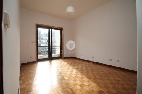 Apartamento T3 para arrendamento.