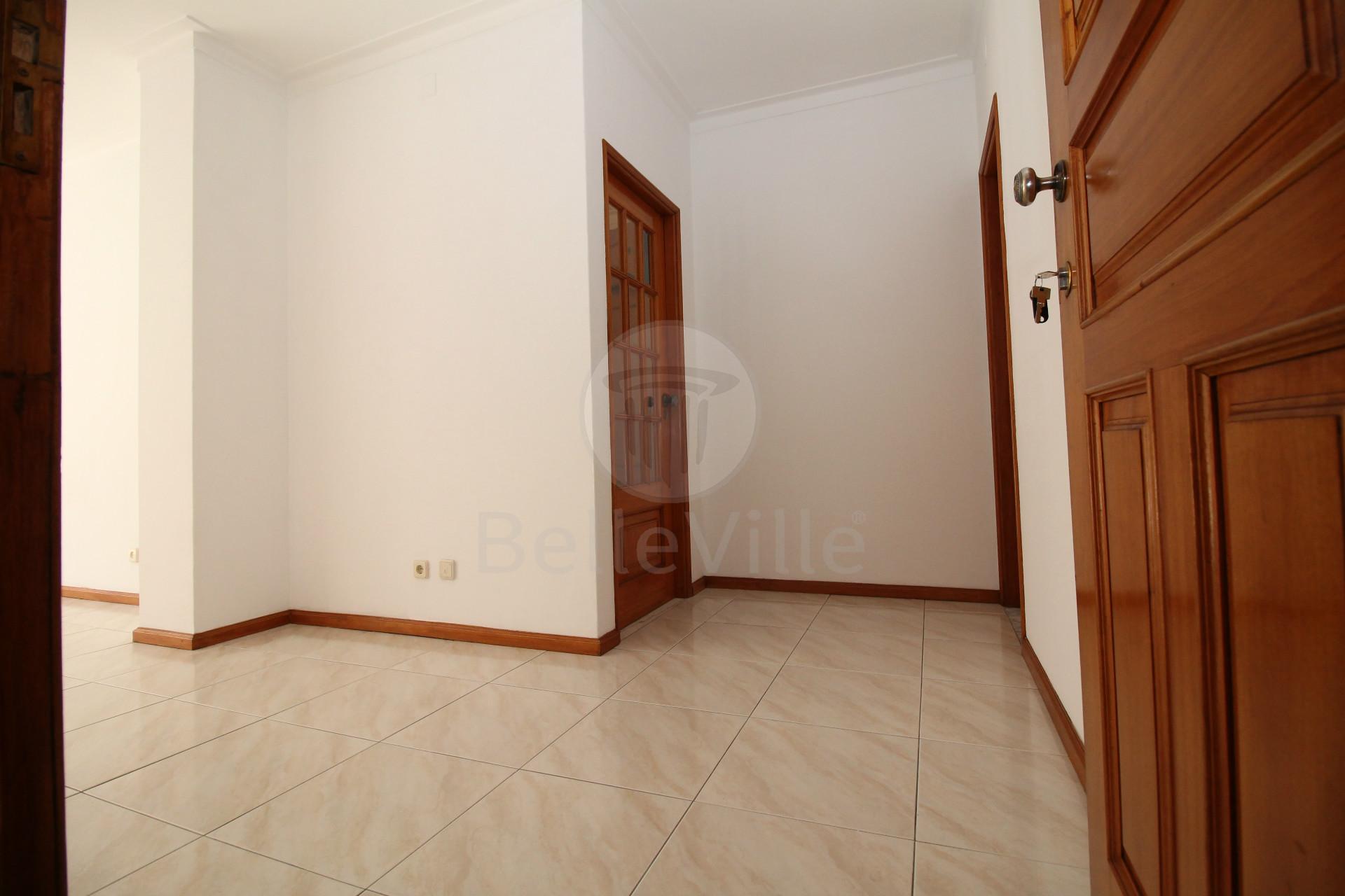 Apartamento T1+1, para arrendamento, com cozinha equipada, Maximinos