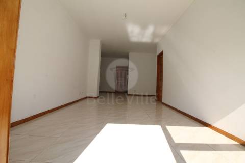 Apartamento T1+1, para arrendamento, com cozinha equipada, Maximinos