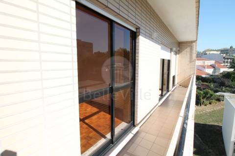 Apartamento T1+1, para arrendamento, com cozinha equipada, Maximinos