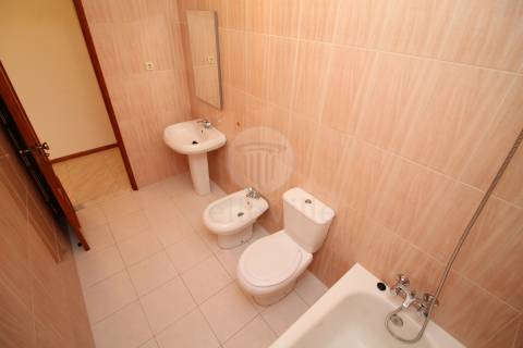 Apartamento T1+1, para arrendamento, com cozinha equipada, Maximinos