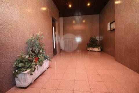 Apartamento T1+1, para arrendamento, com cozinha equipada, Maximinos