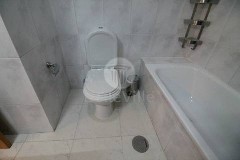 O imóvel encontra-se totalmente equipado e pronto a habitar,