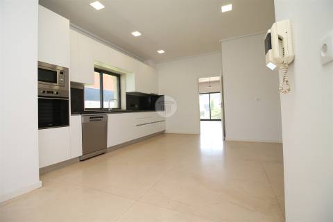 Moradia Individual, com área habitacional, com 212 m²