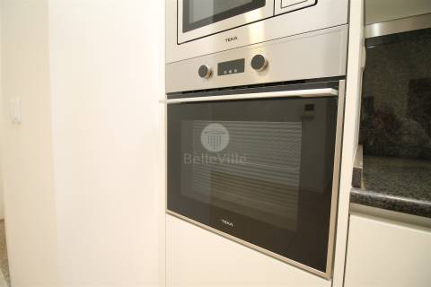 Moradia Individual, com área habitacional, com 212 m²
