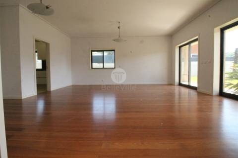Moradia Individual, com área habitacional, com 212 m²