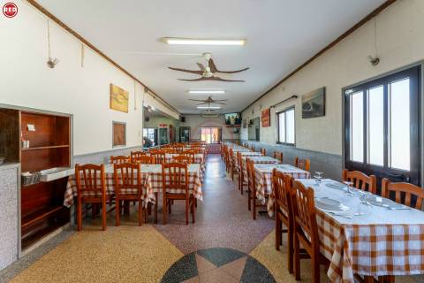 Restaurante para trespasse em frente à praia