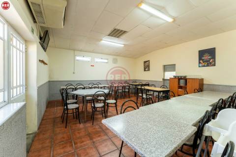 Restaurante para trespasse em frente à praia