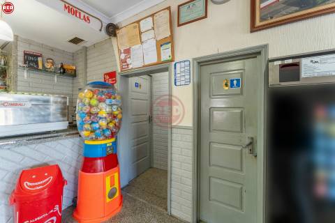Restaurante para trespasse em frente à praia