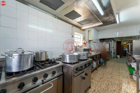 Restaurante para trespasse em frente à praia