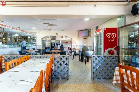 Restaurante para trespasse em frente à praia