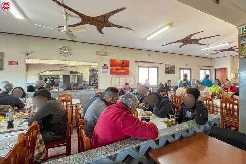 Restaurante para trespasse em frente à praia