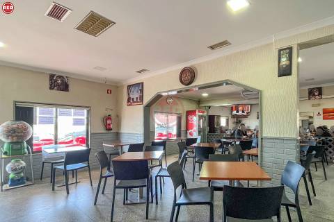 Restaurante para trespasse em frente à praia