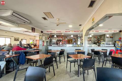 Restaurante para trespasse em frente à praia