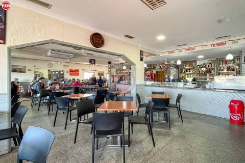 Restaurante para trespasse em frente à praia