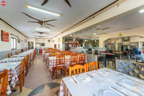 Restaurante para trespasse em frente à praia