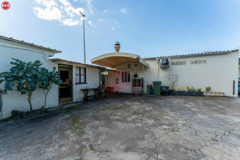 Restaurante para trespasse em frente à praia