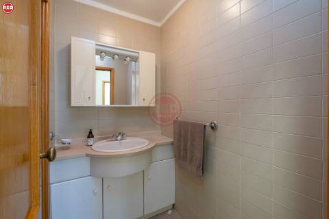 Escritório c/ 80m2 na zona da Barrosa