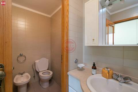 Escritório c/ 80m2 na zona da Barrosa